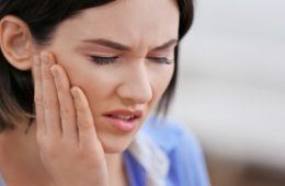 Fisura dental por bruxismo: cuando apretar los dientes puede llegar a fracturarlos